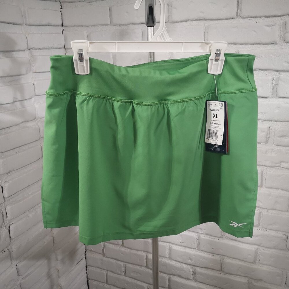 NWT Reebok Ladies Size XL ID Train Green Speed Wick Pull on Style Skorts